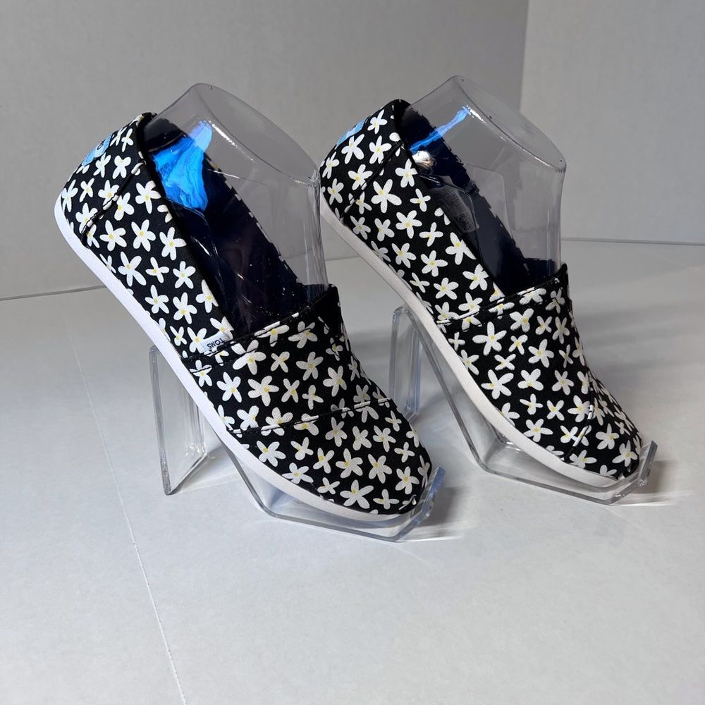 TOMS Black Canvas Slip-Ons with White Daisy Print Women's Size 6.5